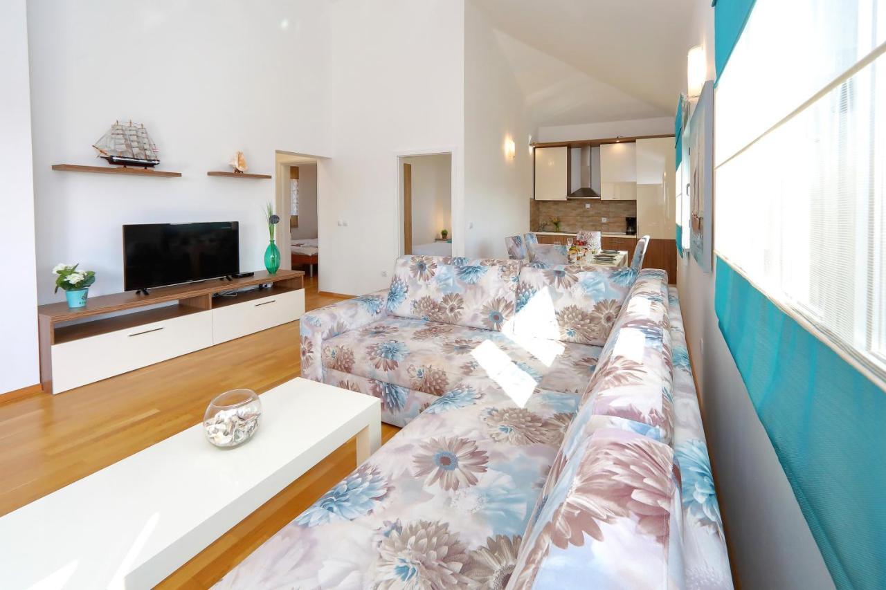 Topesa 1 Apartment